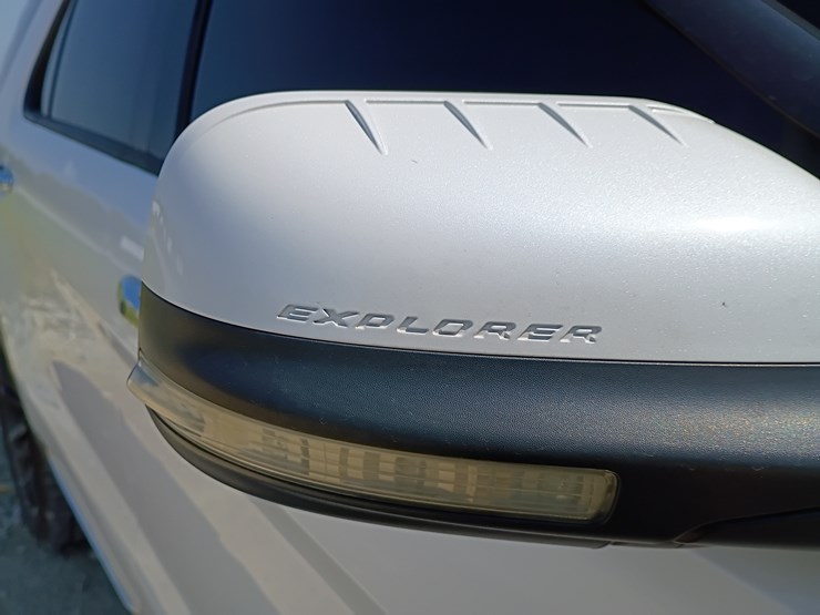2013-ford-explorer-image-35