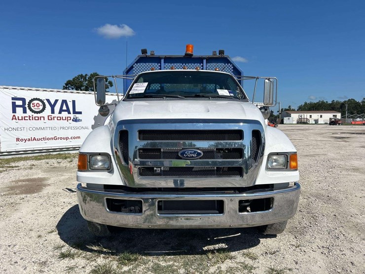 2013-ford-f650-image-24