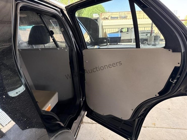2016-ford-explorer-image-26