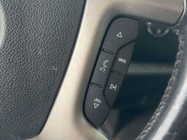 2011-chevrolet-silverado-image-38