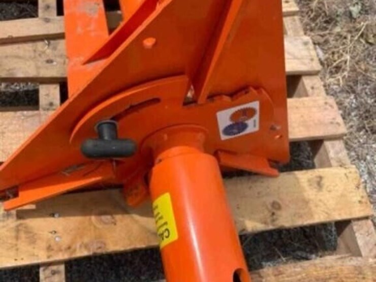 new-wire-dawg-barb-wire-fence-roller.-image-2