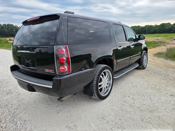 2011-gmc-yukon-xl-image-22