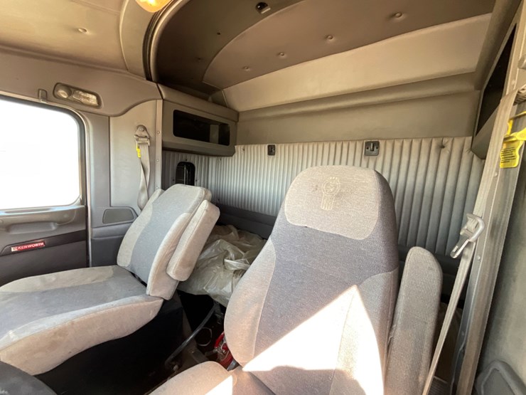 2011-kenworth-t800-image-19
