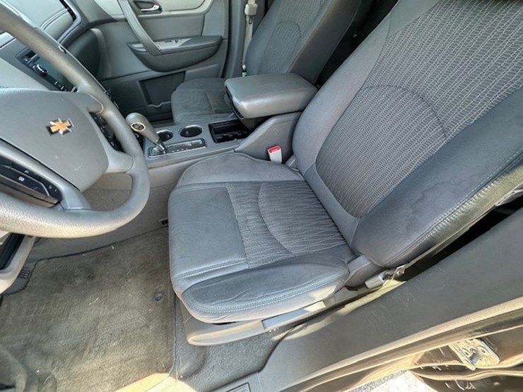 2016-chevrolet-traverse-ls-image-43