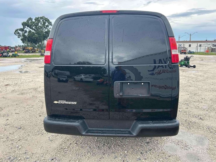 2023-chevrolet-express-2500-image-21