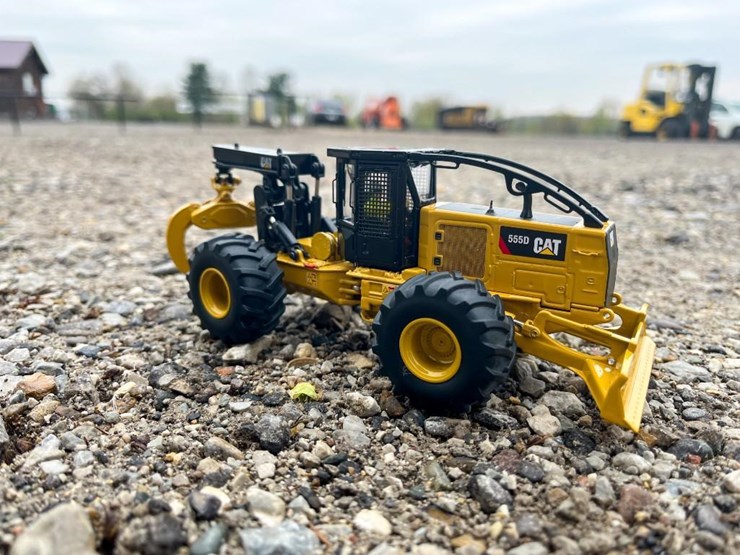 #91-•-cat-555d-wheel-skidder-1:50-scale-replica---die-cast-metal-image-2
