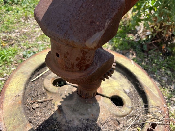 john-deere-model-g-flywheel-and-crankshaft-image-9