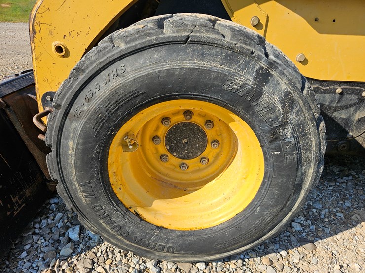 2004-caterpillar-236b-image-47
