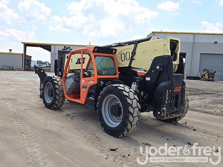 2019-jlg-1055-image-3