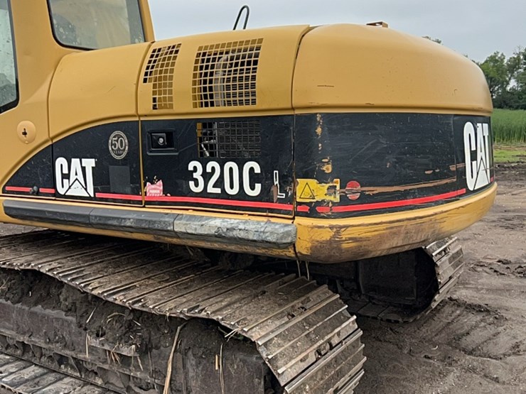 caterpillar-320-image-31