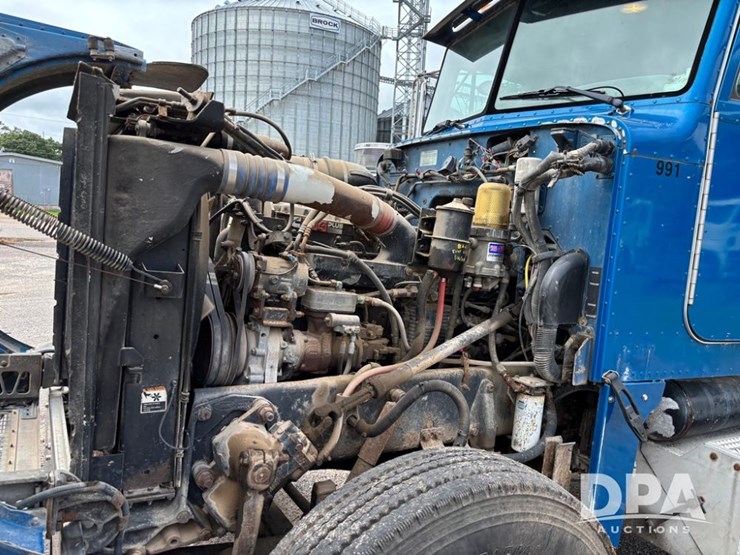 2002-peterbilt-379-image-31