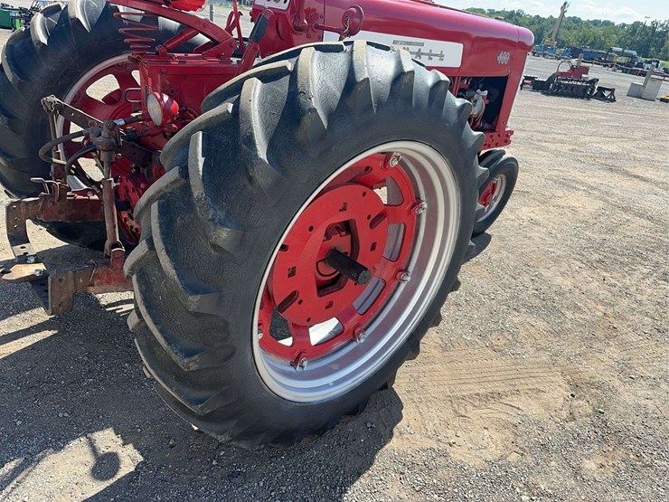 1955-farmall-400-2wd-tractor-image-11