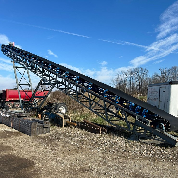 #115 • 2021 Earthworm ST80 Wheeled Radial Stacker