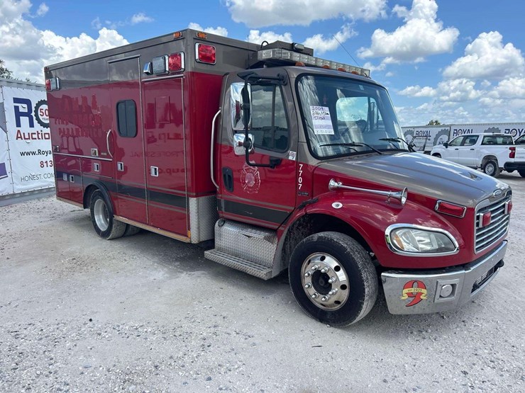2009-freightliner-m2-106-medtec-ambulance-image-2