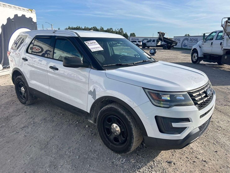 2017-ford-explorer-image-2