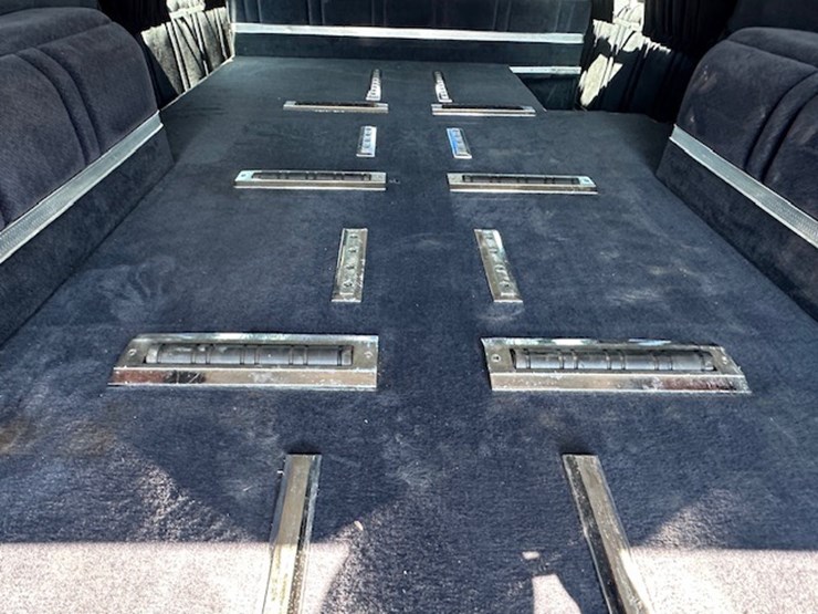#22948-•-1997-cadillac-victoria-hearse-image-24