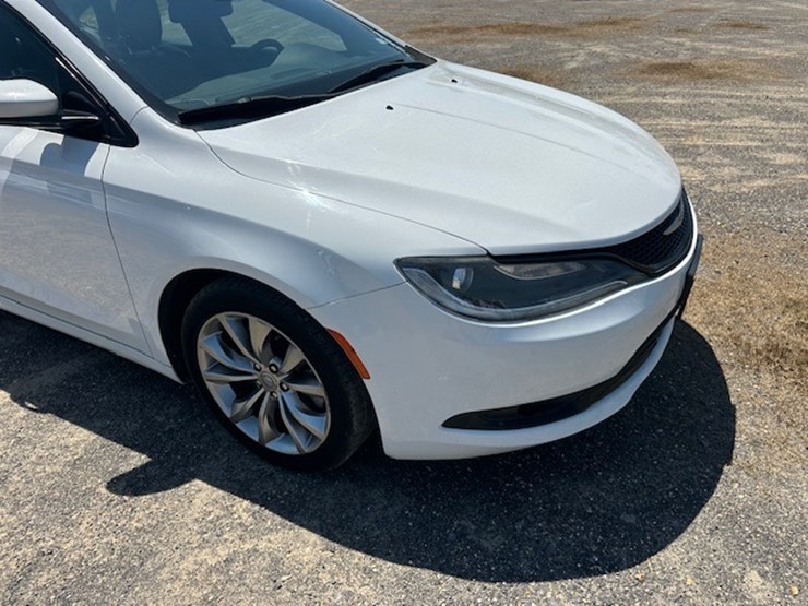 #23052-•-2015-chrysler-200s-image-14