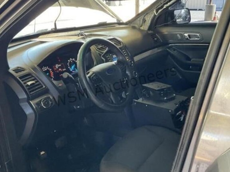 2016-ford-explorer-image-22