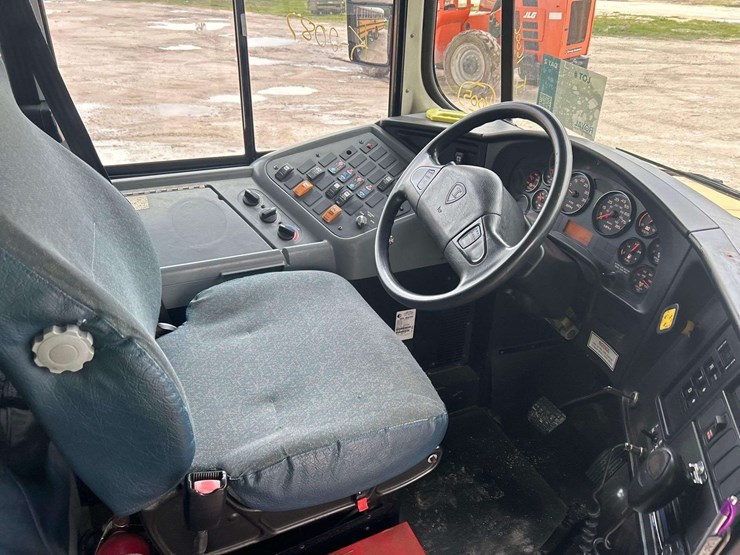2009-ic-corporation-pb105-school-bus-image-11