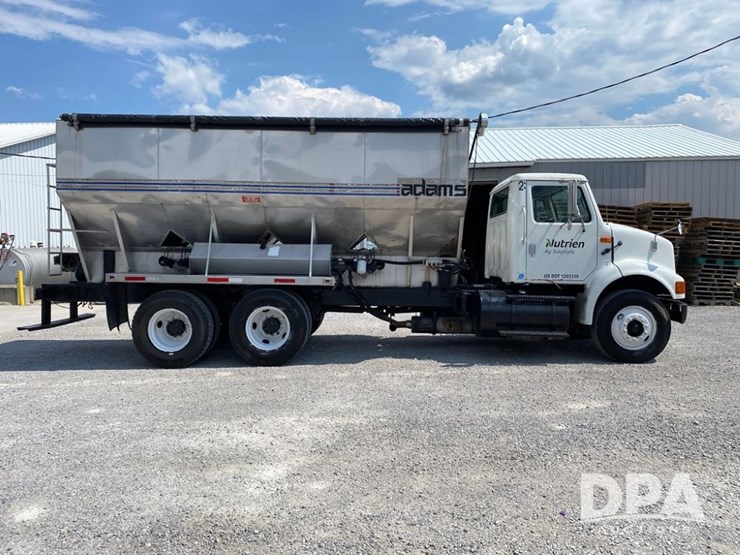 2003-ihc-8100-dry-tender-truck-(pz13790,-unit-25275)-image-1