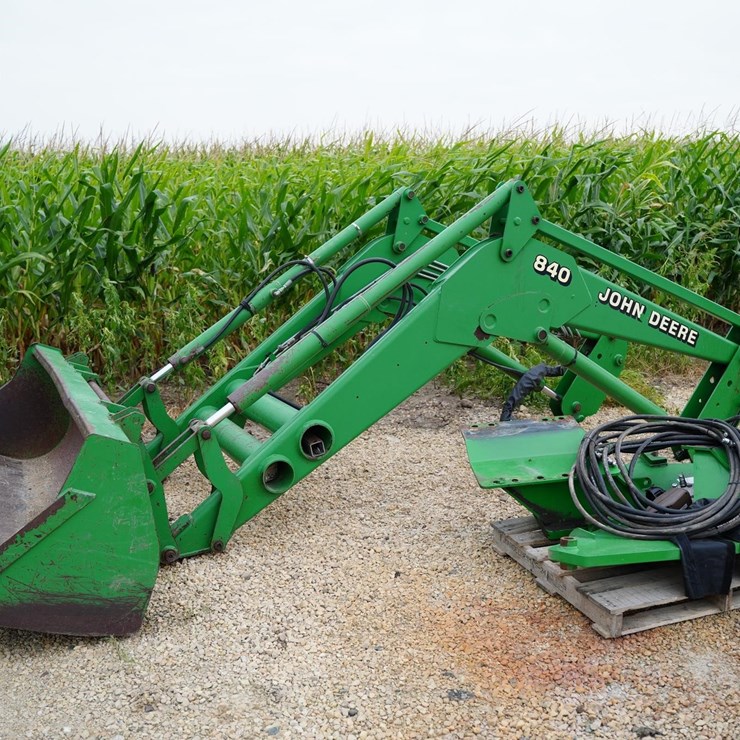 2004 JOHN DEERE 840