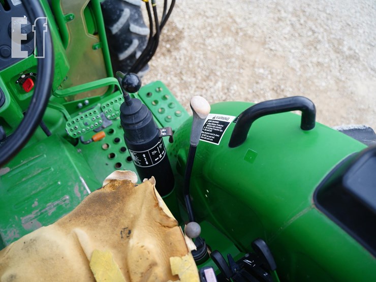 2015-john-deere-5075e-image-31