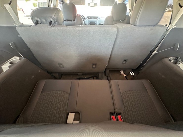 2016-chevrolet-traverse-ls-image-22