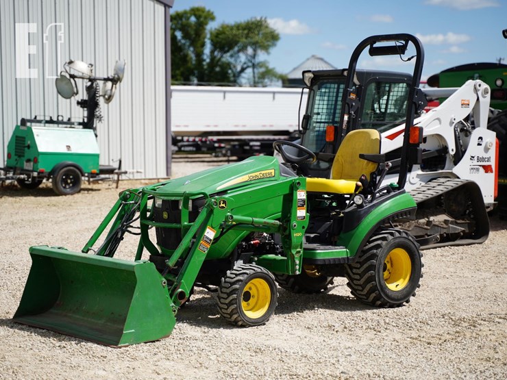2018-john-deere-1025r-image-1