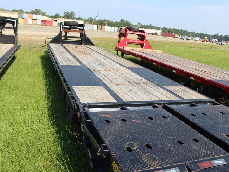 #22662-•-2022-big-tex-28ft-gooseneck-trailer,-22gnt28bksmr-image-7