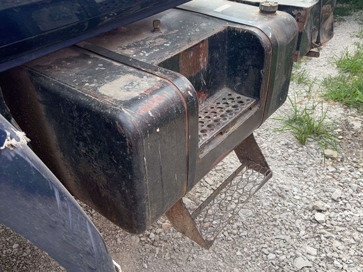 1984-gmc-7000-image-4