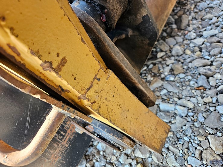 2004-caterpillar-236b-image-39