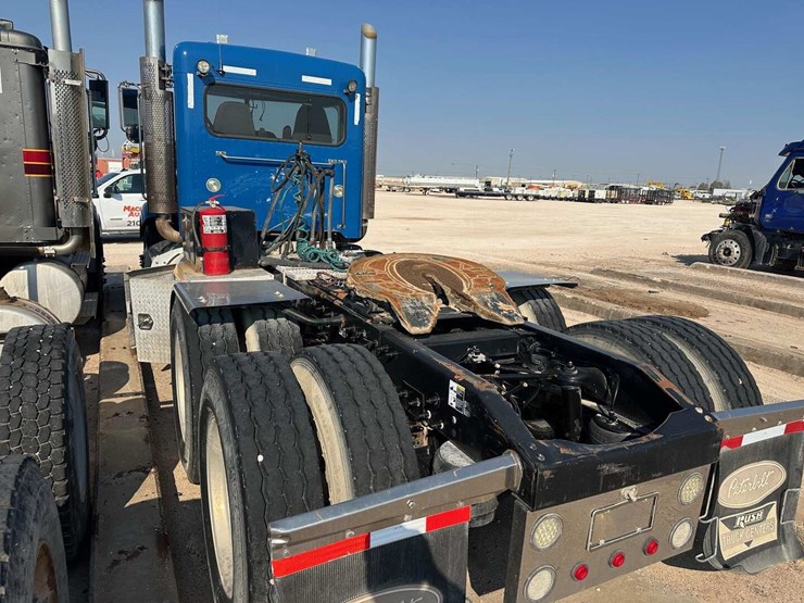 peterbilt-367-image-3
