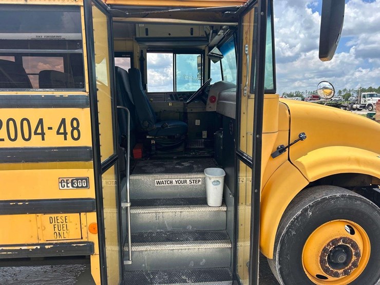 2004-ic-corporation-3000ic-school-bus-image-11