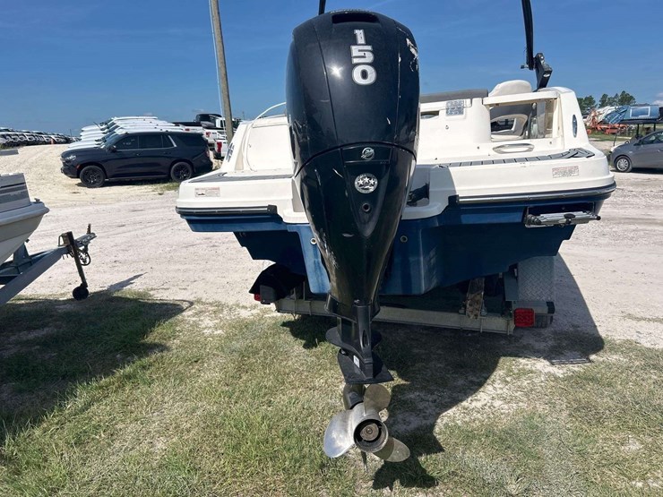 2017-bayliner-vr5-21ft-bowrider-boat-with-29ft-t/a-boat-trailer-image-10