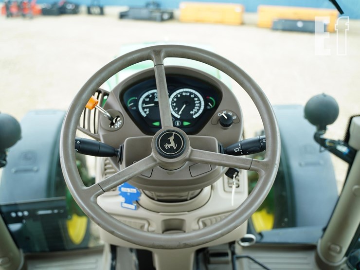 2014-john-deere-6115r-image-35