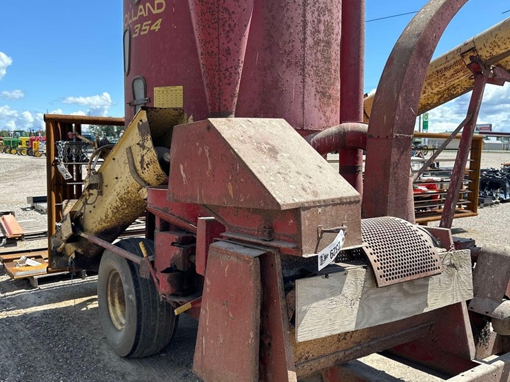 new-holland-354-image-4