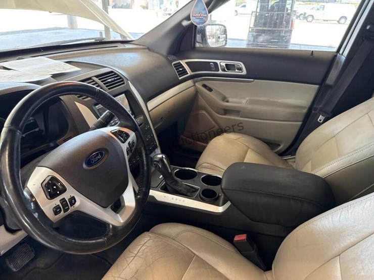 2011-ford-explorer-xlt-image-21