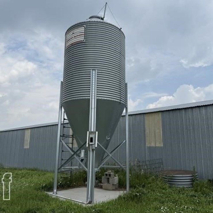 FARMER BOY AG SYSTEM HOPPER BIN (2) 32