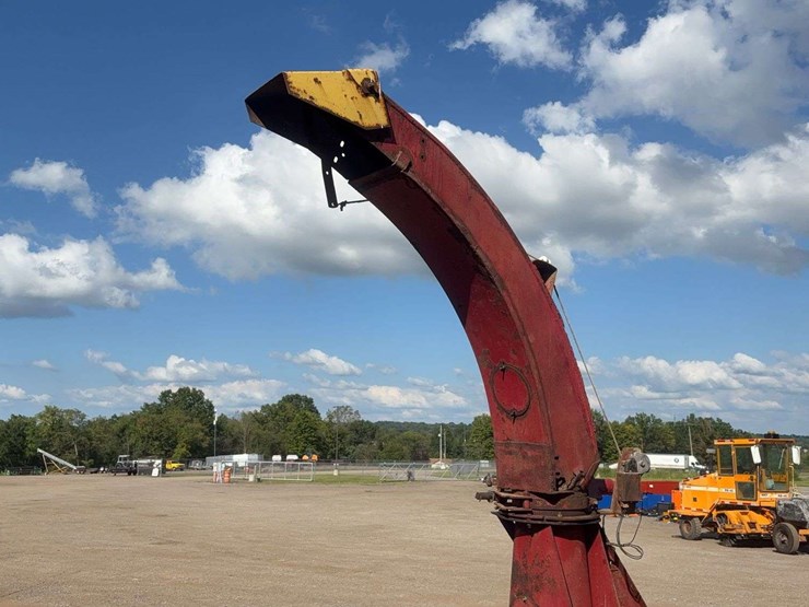 new-holland-890-image-10
