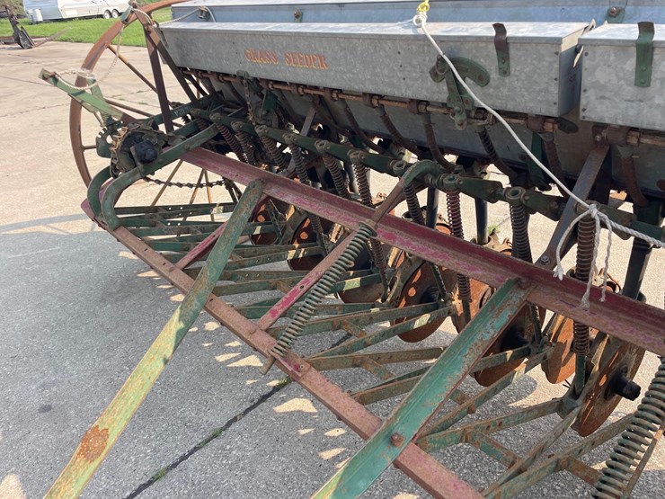 minneapolis-moline-12ft-steel-wheel-grain-drill-image-20