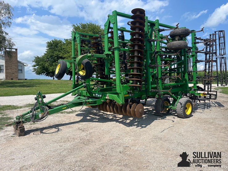 john-deere-2310-image-1