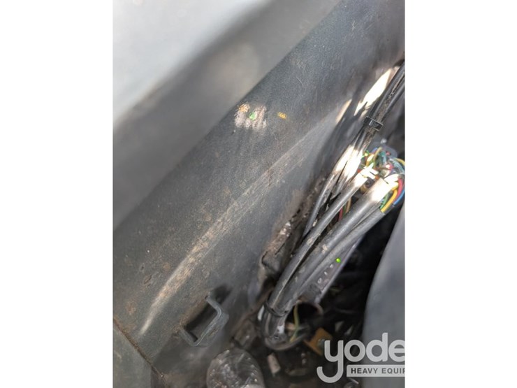 2022-deere-850l-lgp-image-30