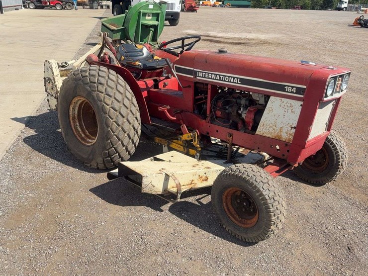 interntional-184-2wd-tractor-image-2