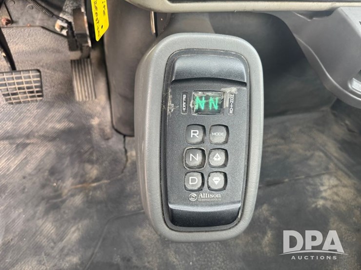 2013-international-durastar-4400-image-14