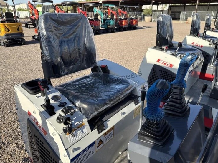 battler-et12m-6-mini-excavator-image-7