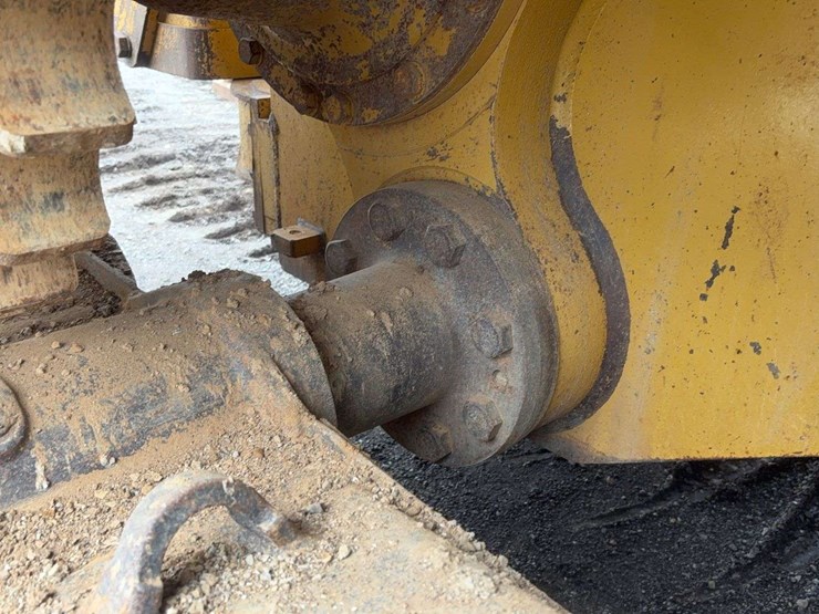 2013-caterpillar-d6t-xw-image-24