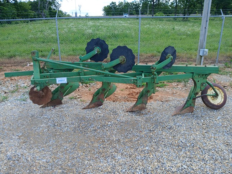 #20857-•-4-bottom-john-deere-plow-3-point-hitch-image-2