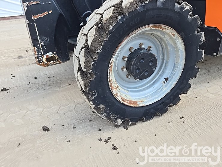 2019-jlg-1055-image-20