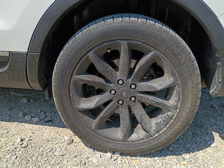 2013-ford-explorer-image-50