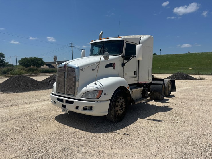 2016-kenworth-t660-image-1